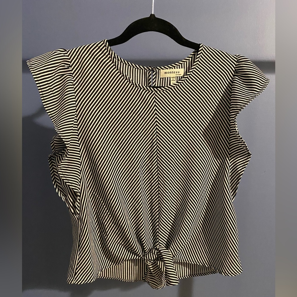 Flutter-Sleeve Tie-Front Top